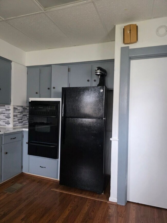 Building Photo - Three Bedroom Single Family Home in Toledo