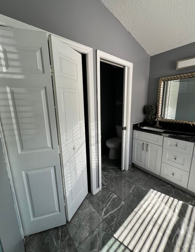 Building Photo - 1420 Alexander Way