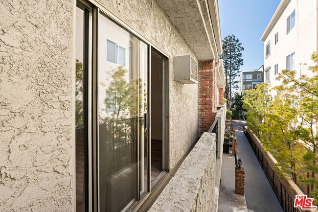 Building Photo - 2242 S Bentley Ave