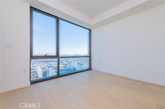 Building Photo - 400 S Broadway