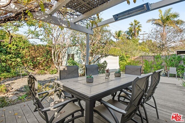 Building Photo - 10543 Almayo Ave