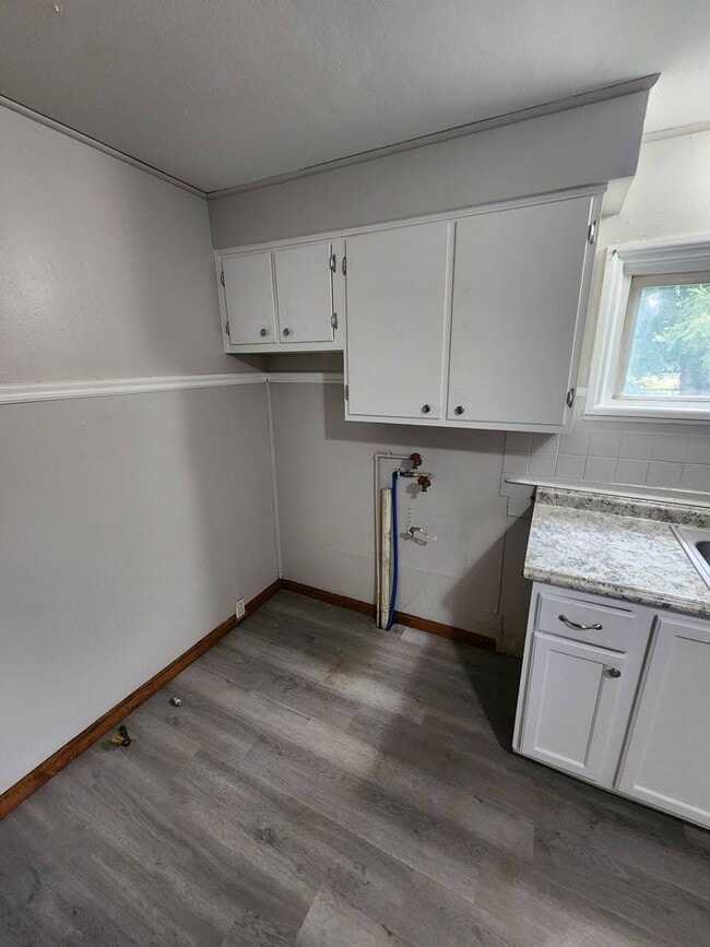 Building Photo - Charming 3-Bedroom Property in Prime Location