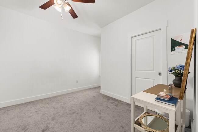 Building Photo - 338 N Sand Palm Rd