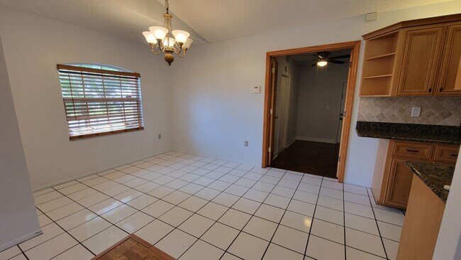 Building Photo - Fantastic 3 Bed/ 2 bath + Den ~ UTC Distri...