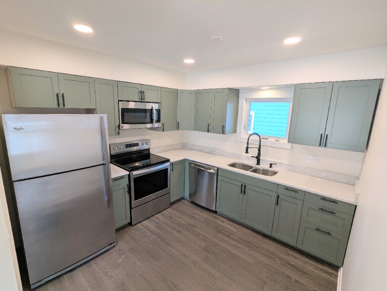 Primary Photo - 4248 Regent Ave N