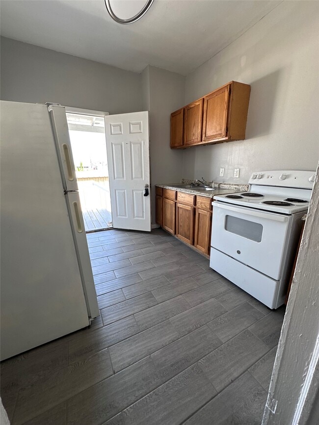 Building Photo - 910 37th St