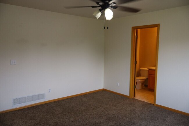 Building Photo - Bright & Spacious Single-Family Home in Gr...