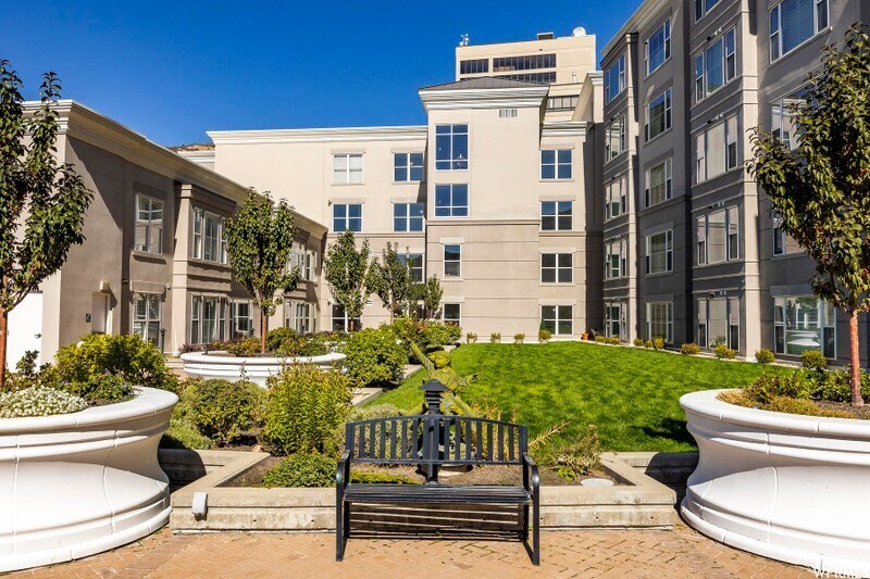 Building Photo - 3075 Kennedy Dr