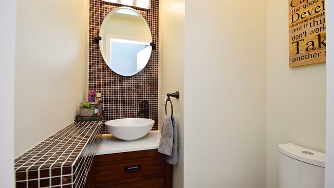 Building Photo - 407 Mors Ave