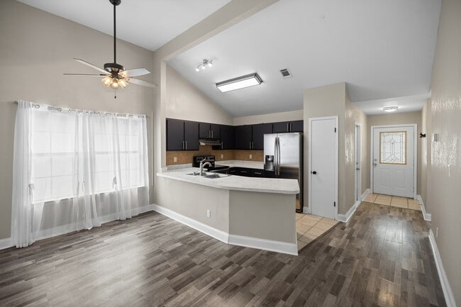 Building Photo - 3045 Yorktown Cir