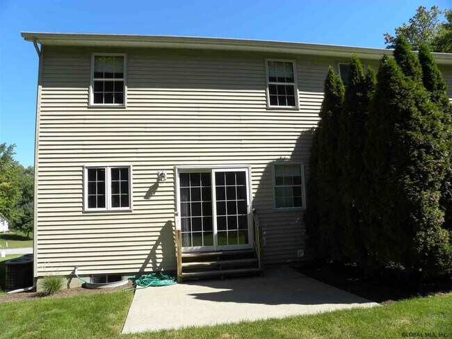 Building Photo - 8 Red Maple Ln