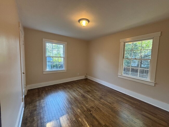 Building Photo - Available Now!  Single family home just mi...