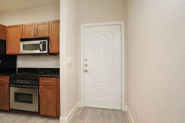 Building Photo - For Lease | 1 Bed, 1 Bath | 832 Sq Ft | Su...