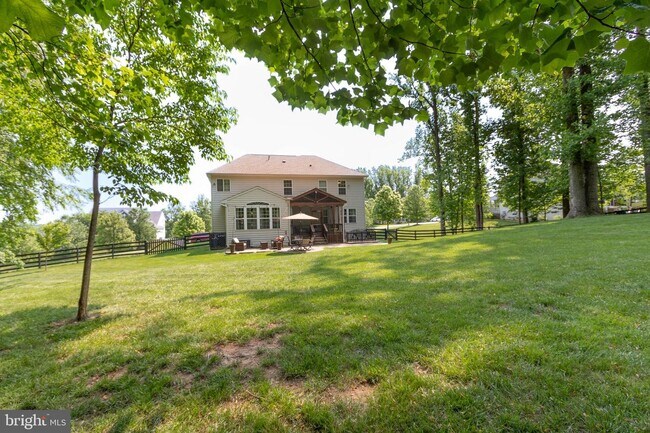 Building Photo - 8061 Side Hill Dr