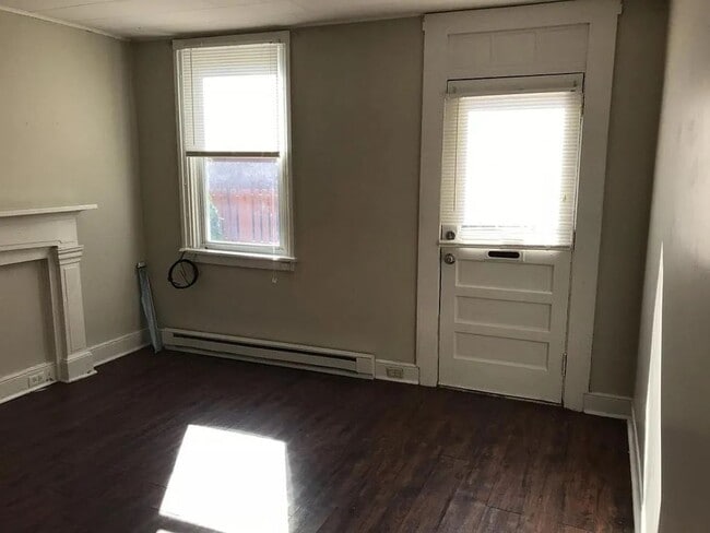 Building Photo - Dickinson Students & Staff - 3 bedroom!