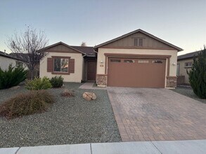 Building Photo - Beautiful 3 bedroom 2 bath 2 car garage home in Pronghorn Ranch!