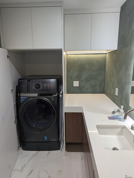 Laundry - 2503 28th St