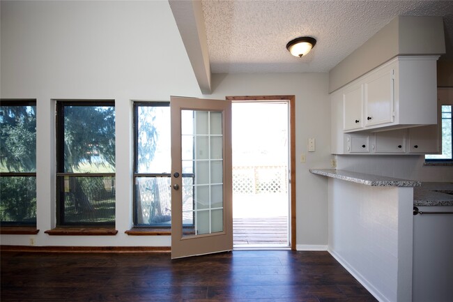 Building Photo - 315 Twin Lakes Blvd W