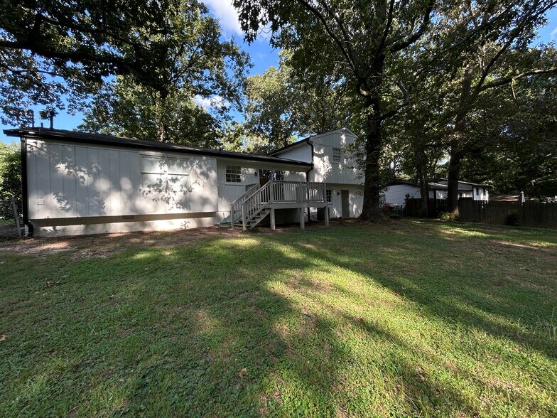 Building Photo - 140 Oakhurst Dr