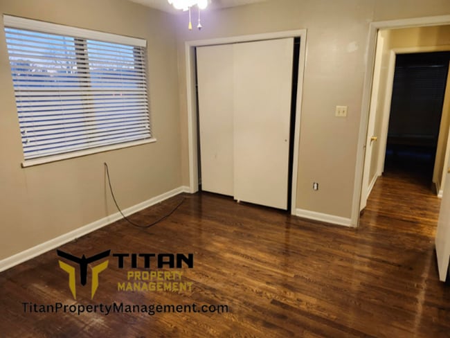 Building Photo - 3b/2b house