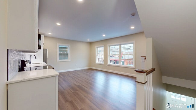 Building Photo - 2 Center St