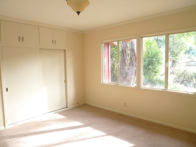 Building Photo - 2290 Canonita Dr