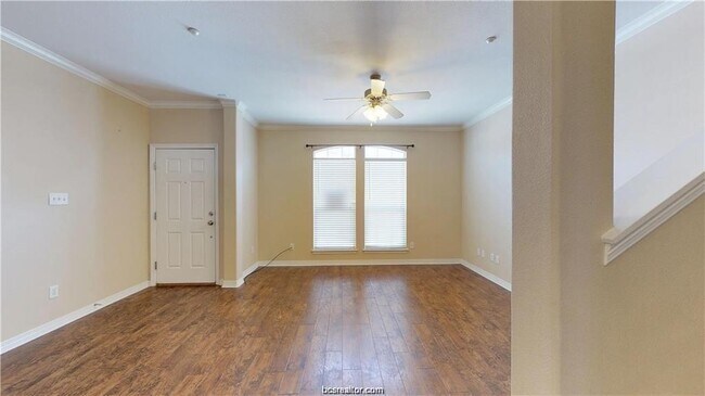 Building Photo - Lakeridge #706