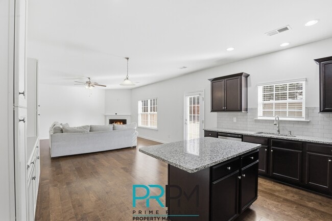 Building Photo - 413 Graypointe Dr