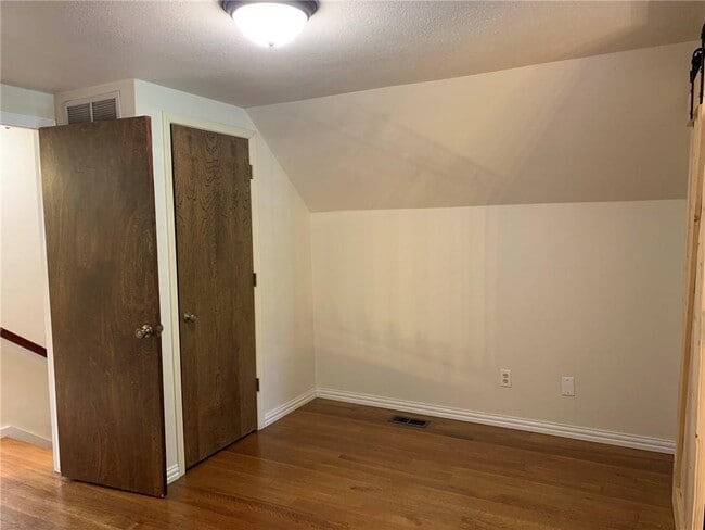 Building Photo - 406 S 37th St