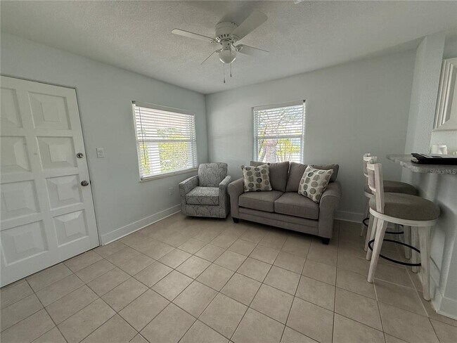 Building Photo - 14402 N Bayshore Dr