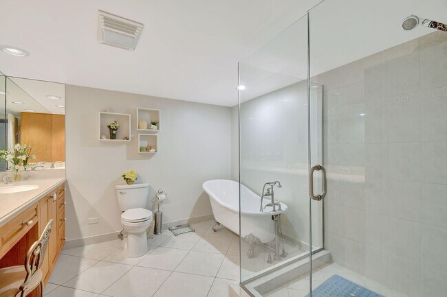 Building Photo - 5080 N Ocean Dr