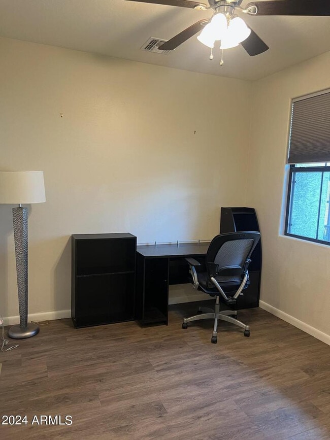 Building Photo - 2090 S Dorsey Ln