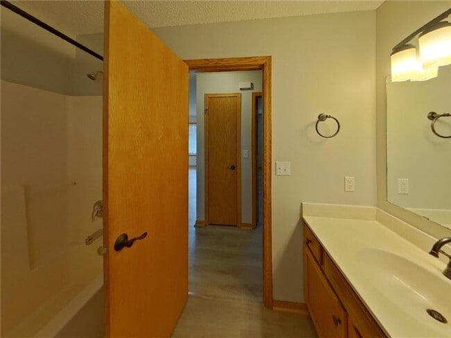 Building Photo - 452 Orchard Pkwy W