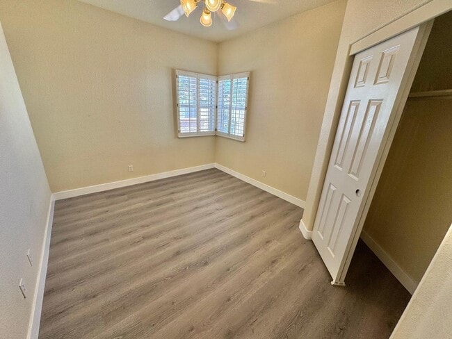 Building Photo - GORGEOUS 2 STORY SPACIOUS 4 BEDROOM HOUSE ...