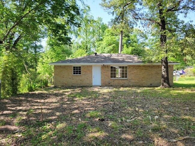 Building Photo - BEAUTIFUL RECENTLY REMODELED LEASE HOME IN HUNTSVILLE, TEXAS