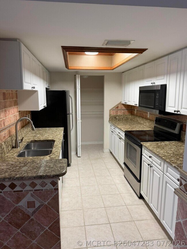 Building Photo - 1503 Crestwood Ct S