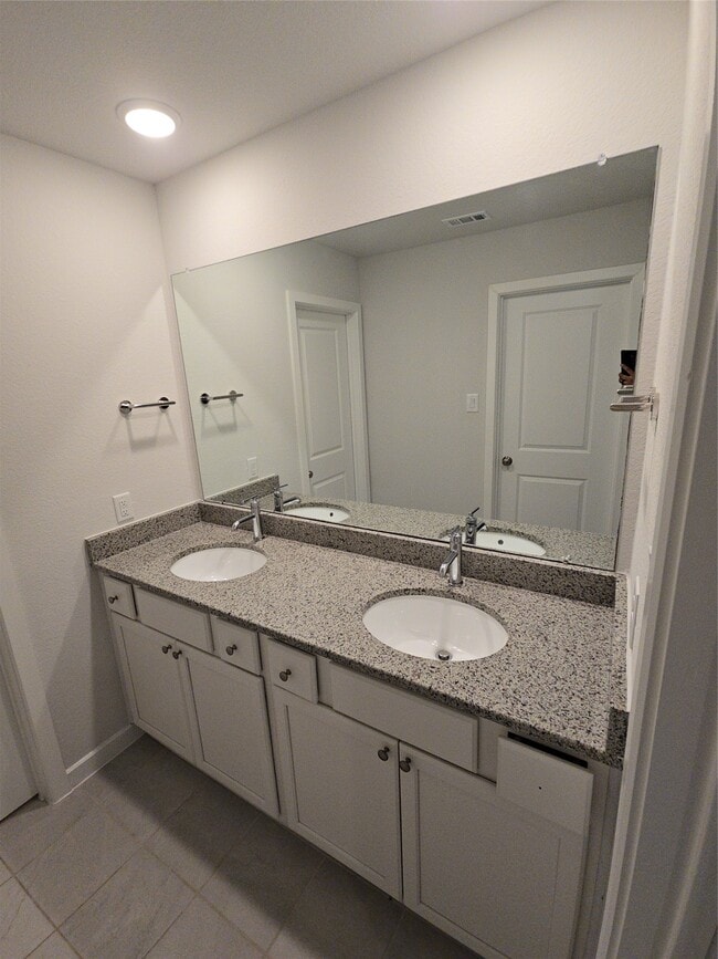 Building Photo - 9227 Dearborn Knoll Dr