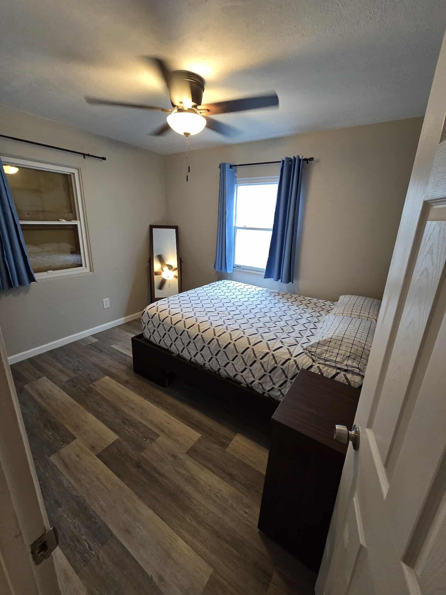 Bedroom 2 with Queen Size Bed - 2661 Magnolia Ave