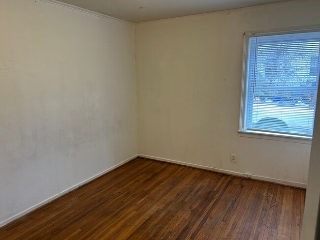 Building Photo - 1005 Nancy Ln SE