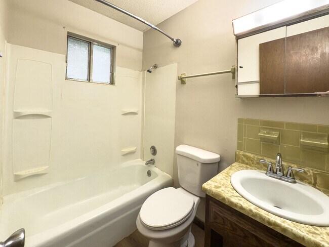 Building Photo - 2427-2427 E Heying Dr