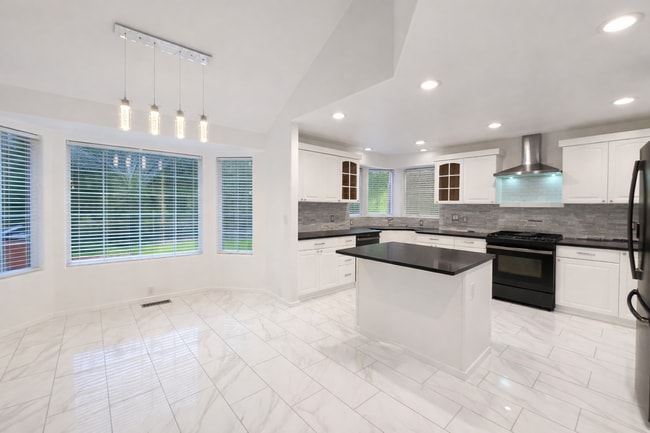 Building Photo - Executive 3 Bed Home with 3 Car Garage & Private Fenced Yard