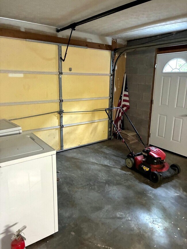 Building Photo - 111 Everette Pl