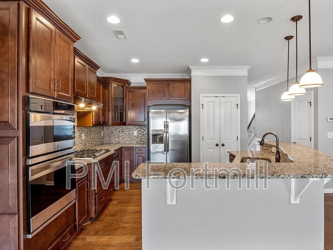 Building Photo - 5045 Fenwick Ct