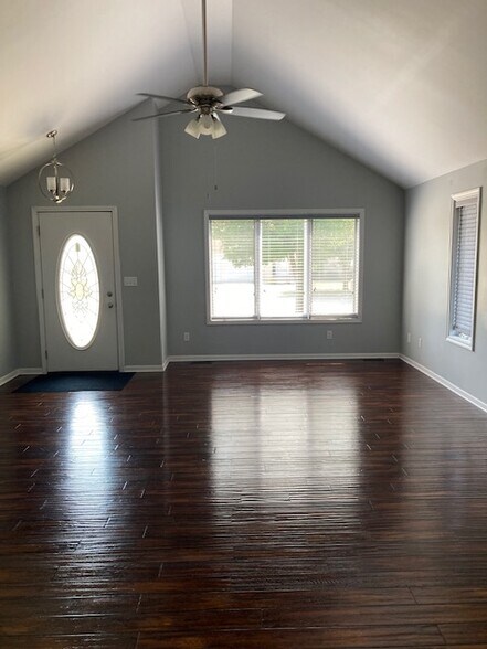 Front Door Entry & Living Room - 404 9th Cir SE
