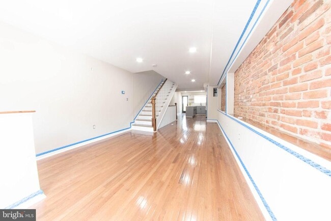 Building Photo - 636 S Kenwood Ave