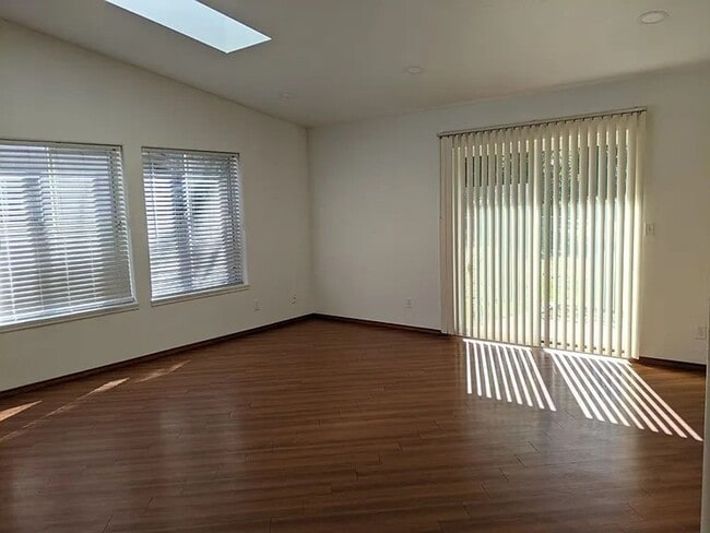 Building Photo - 759 Stephens Dr