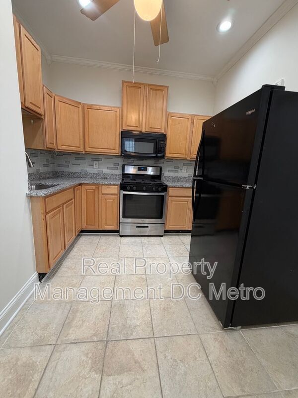 Building Photo - 1219 Pleasant St SE