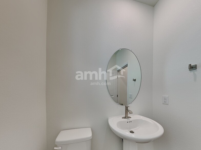 Building Photo - 6106 Theodore St