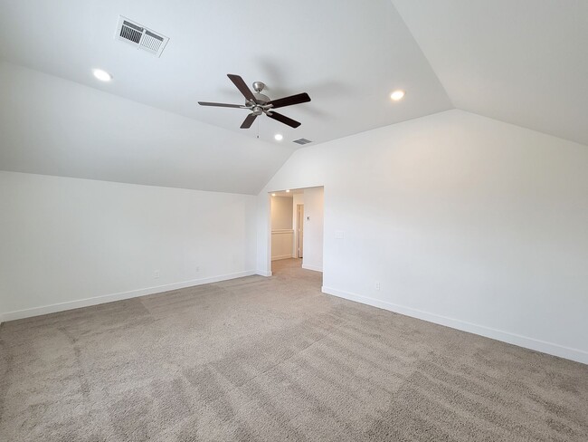 Building Photo - Very functional floor plan, has game room/home office, covered back patio on a big lot. Primary o...