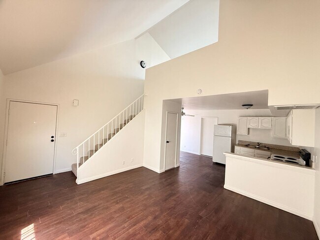 Building Photo - 5165 Gray Ln